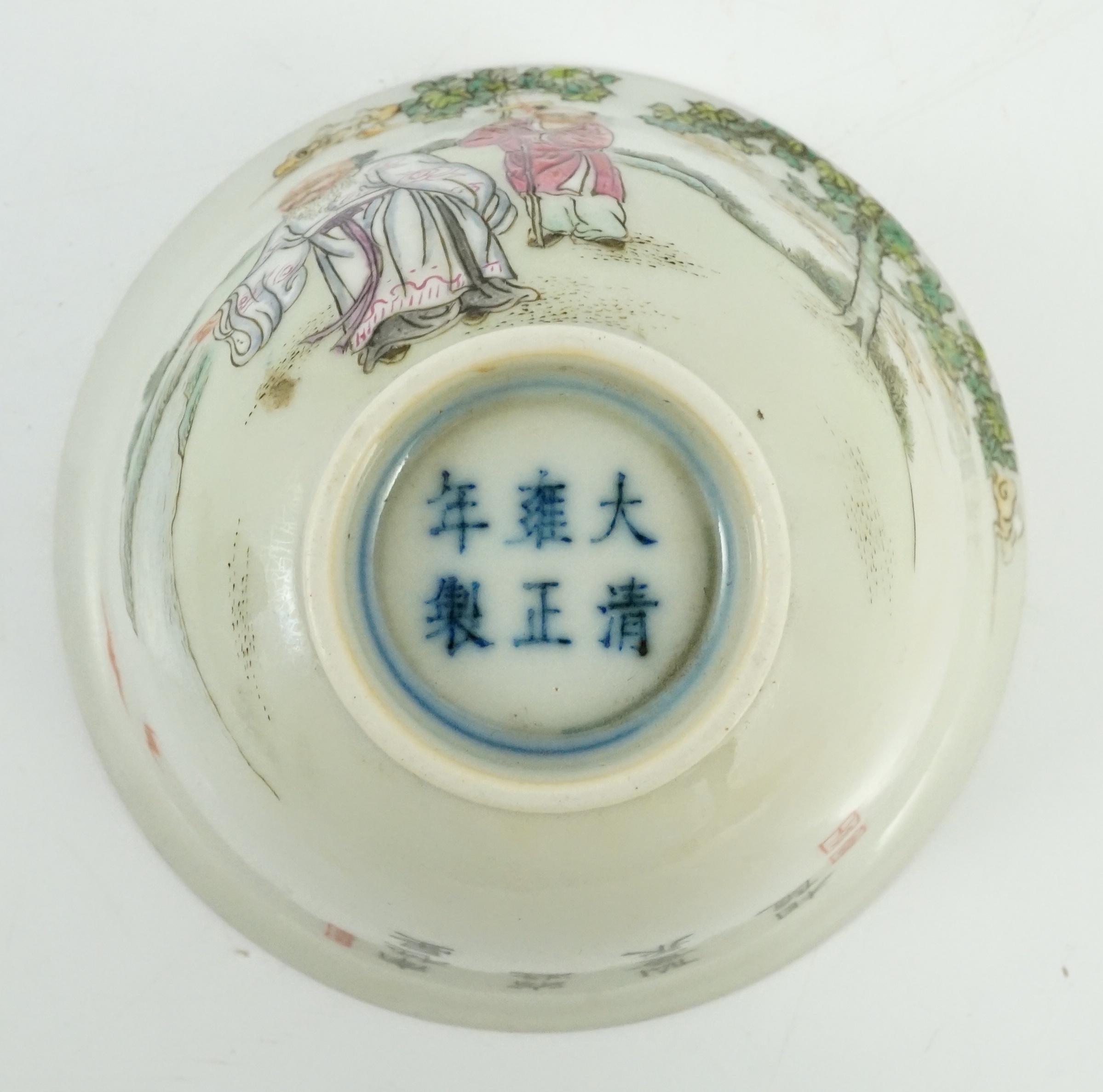 A Chinese famille rose tea bowl, 8cm diameter